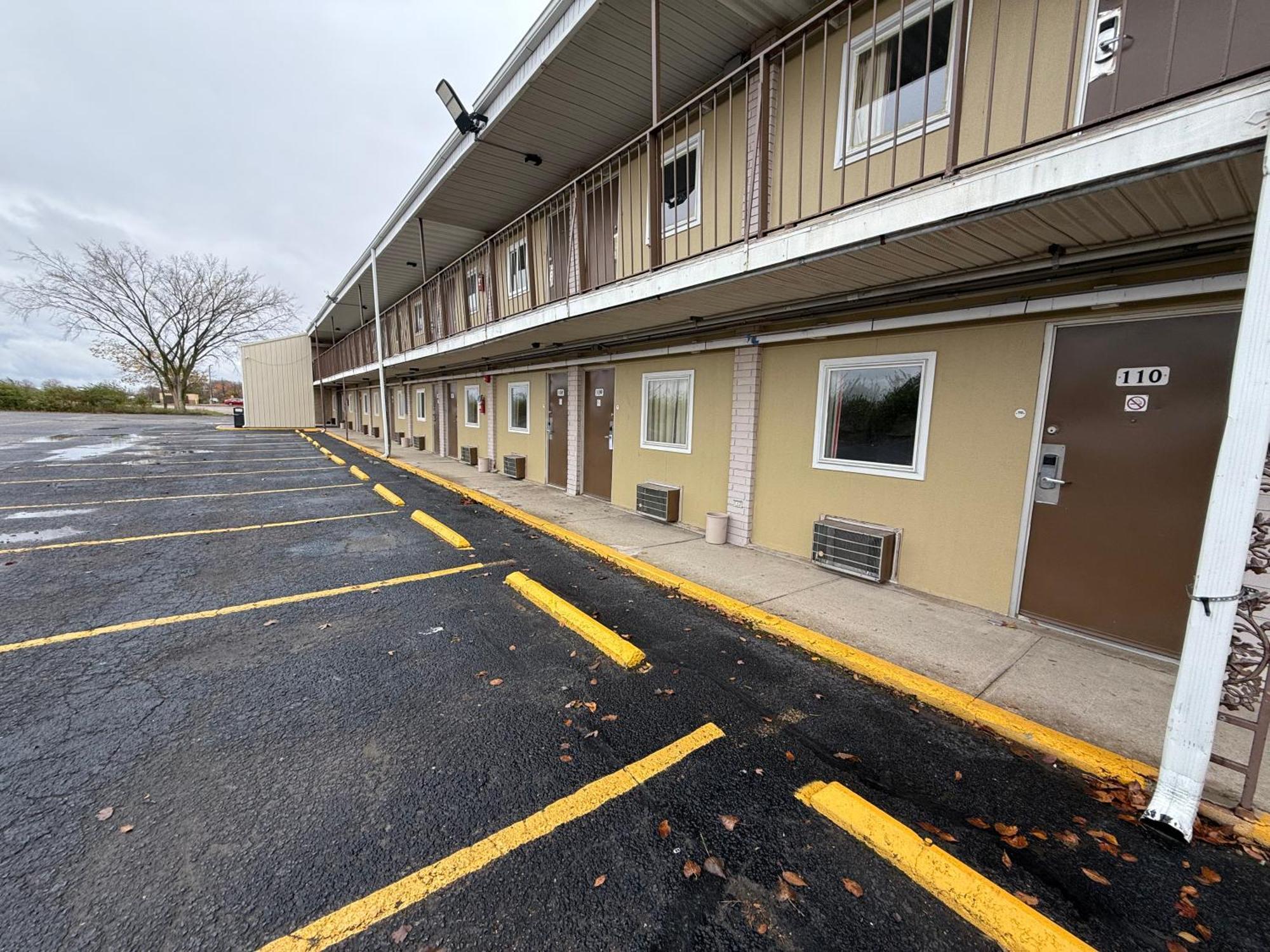 Relax Inn & Suites Mattoon Exterior foto